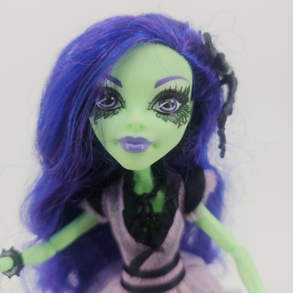 Monster High Doll Amanita Nightshade Limited Edition Gloom And Bloom 2011 No Box - Picture 2 of 9